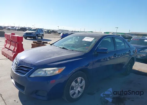 2010 Toyota Camry Le z USA, uszkodzony, nr VIN 4T4BF3EK2AR072476